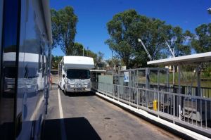 Fredum coming onto the Barge