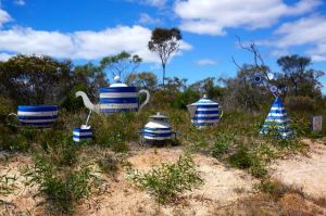 An example of "Farmgate" art that is found in the front paddocks of many a farm between Hopetoun and Esperance