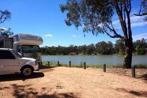 Parked up at Merbain Common on the Murray River